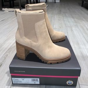 Vince Camuto Booties Size: 8